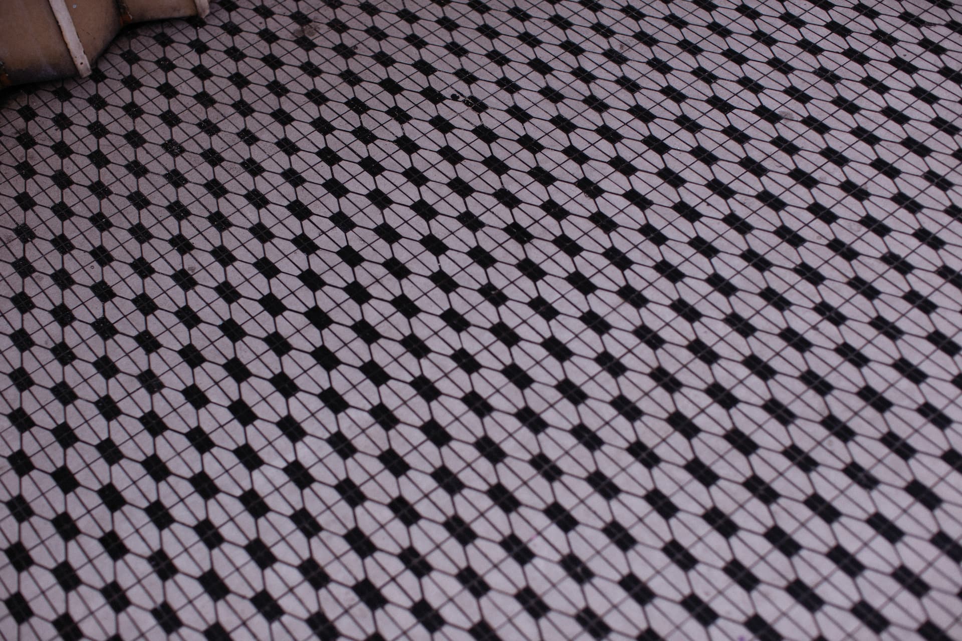 Suelos de mosaico en color blanco y negro.